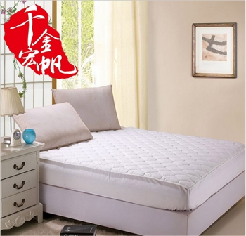 全涤白色柔软磨毛布 内充120g/㎡无胶定型棉保护垫200*135